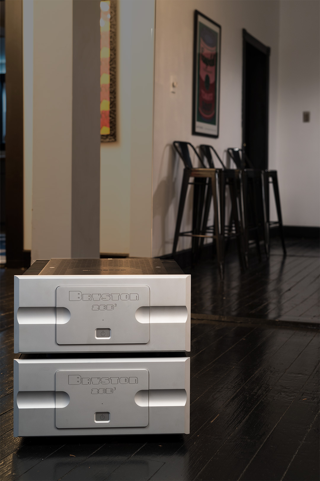 28bcube/28B-Stack-17-Silver-Room-black-floor