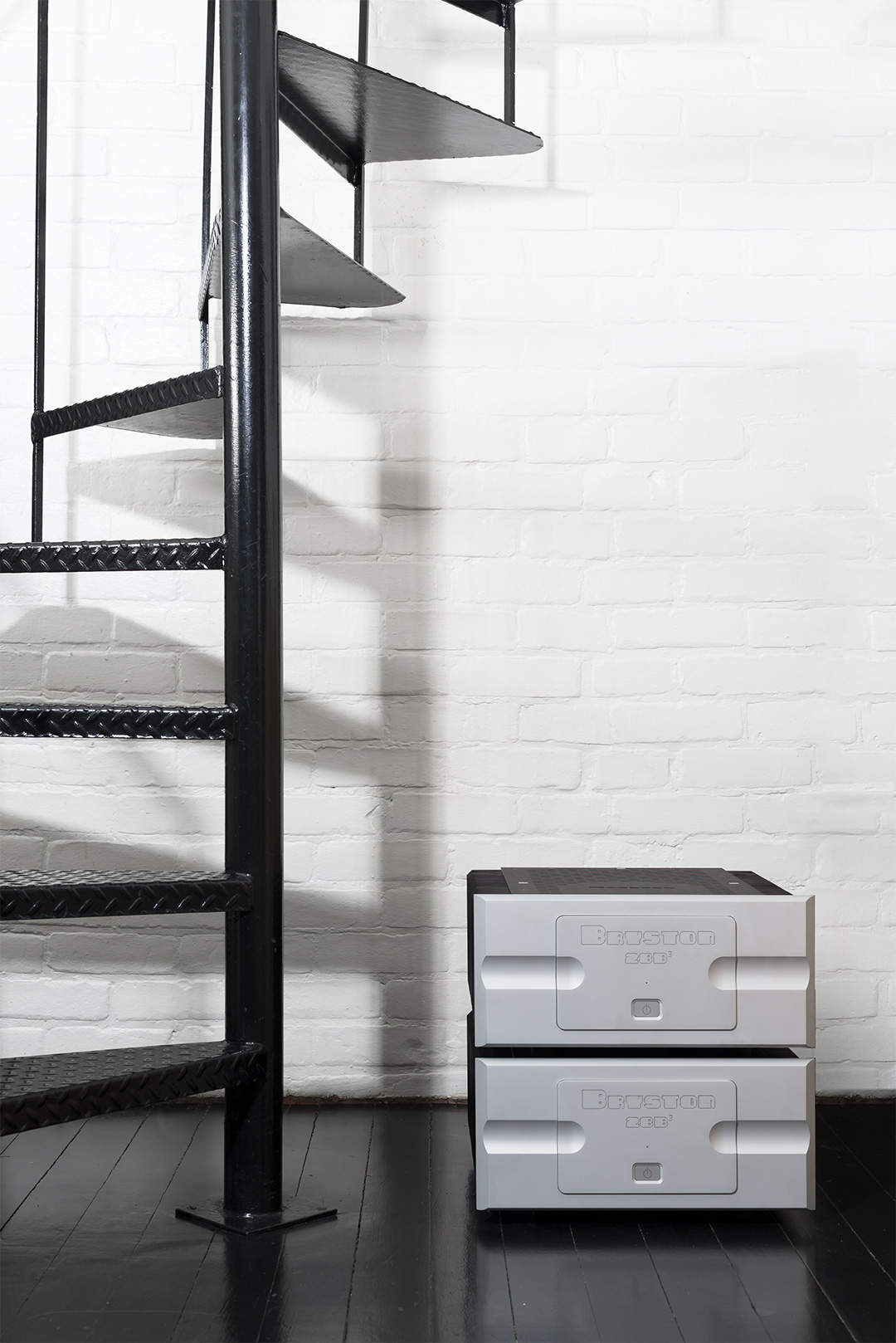 28bcube/28B-Stack-17-silver-white-wall-A